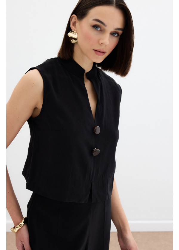 Süs Düğme Detaylı Bluz