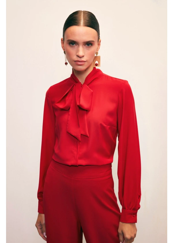 Yakası Bağlamalı Gömlek