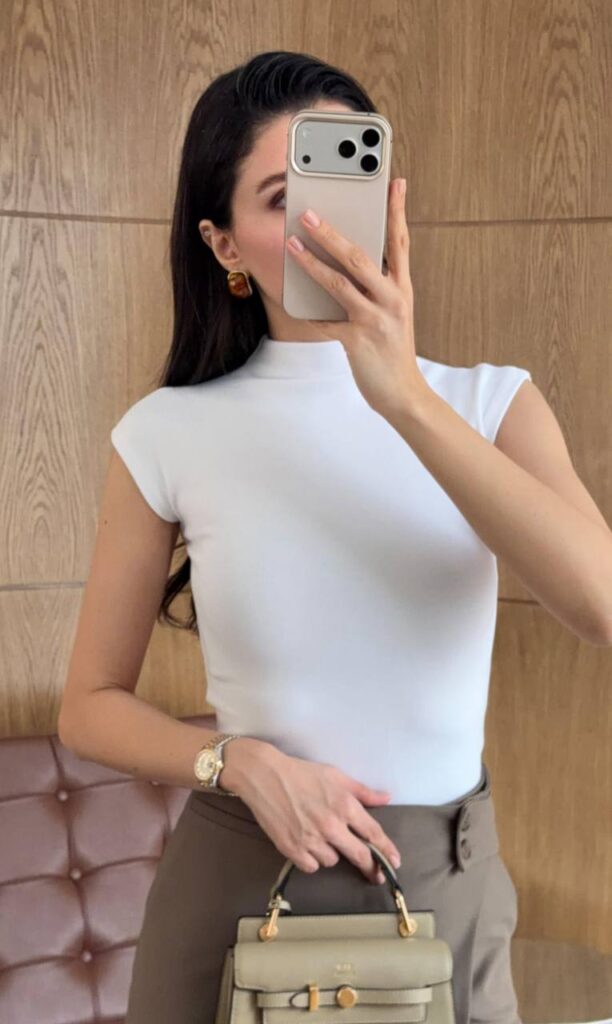 Ekru yarım kol balıkçı yaka tişört